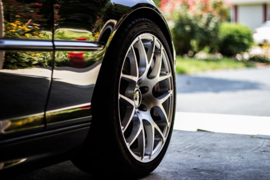 5 razones por las que vibra el volante del auto