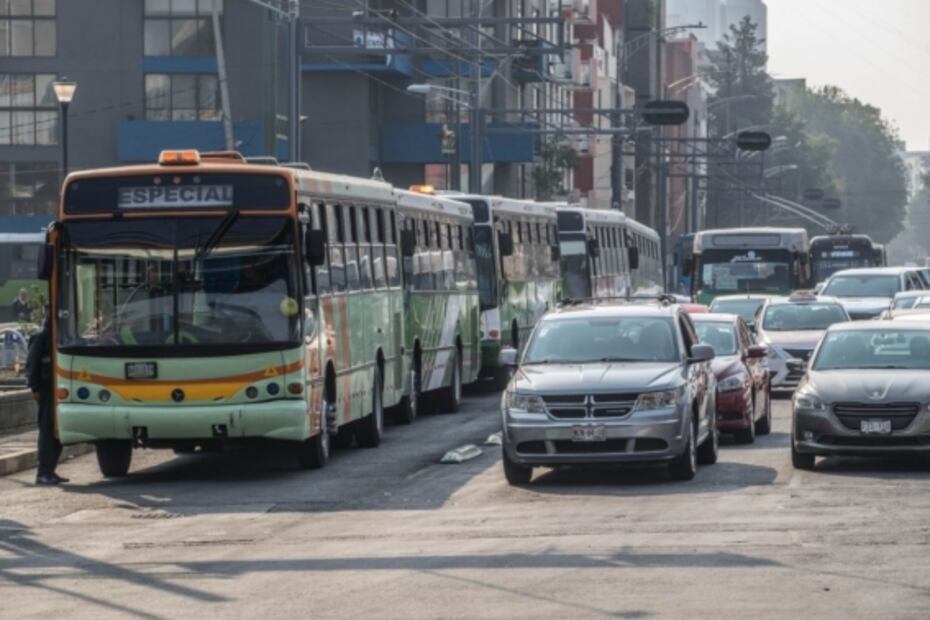 "Hice el doble de tiempo”, dicen usuarios de transporte emergente en Línea 12 del Metro CDMX 