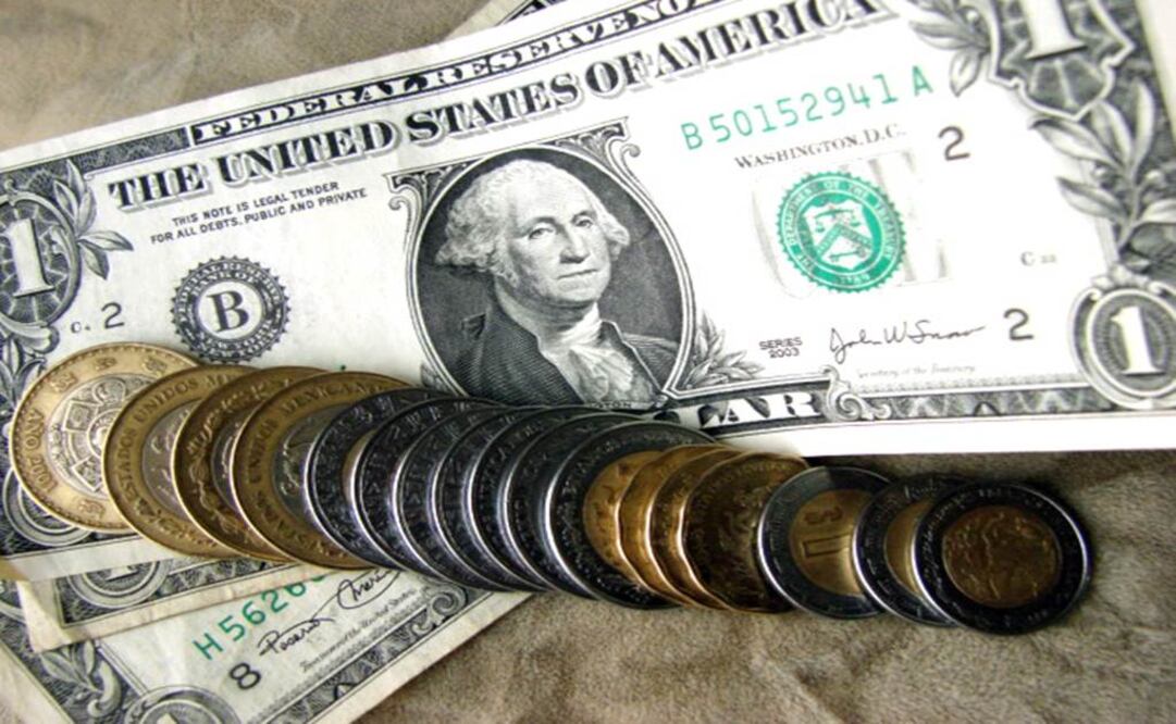 Venden dólar en 15.50 pesos en el AICM