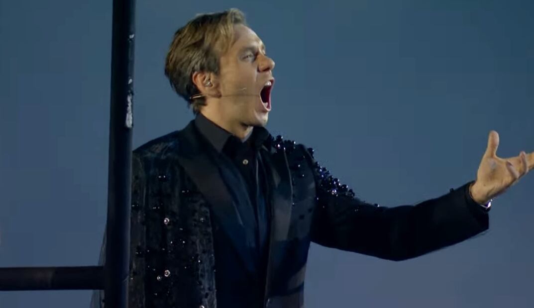 Tenor interpreta el himno homérico a Apolo en la clausura de los Juegos Olímpicos.
Foto: Especial