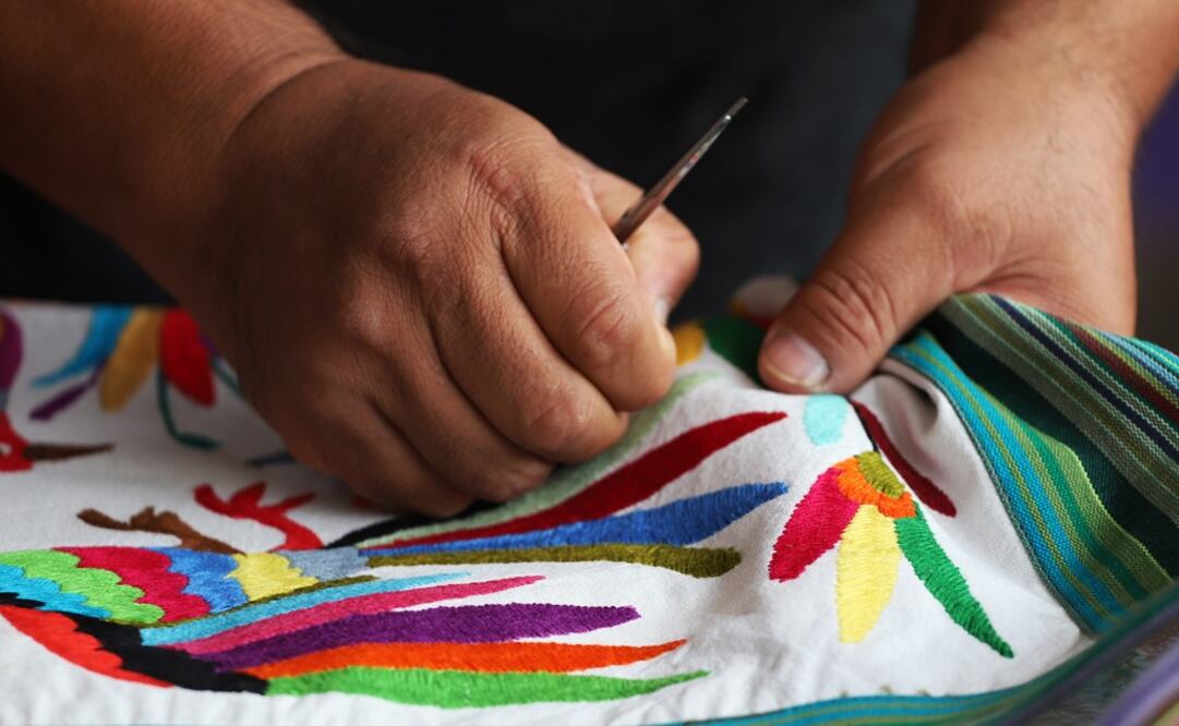 Embroidery is a traditional and an economic activity in Mexico - Photo: Berenice Fregoso/EL UNIVERSAL
