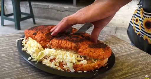 Atrévete a probar estos antojitos gigantes en Azcapotzalco