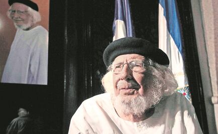 AMLO presume carta de felicitación del poeta Ernesto Cardenal
