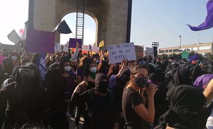 Inicia marcha por violencia contra la mujer; se dirige al Zócalo