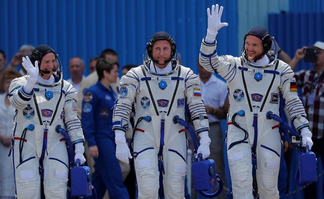 Los integrantes de la expedición la astronauta Serena Aunon-Chancellor y los astronautas Alexander Gerst y Sergey Prokopyev. Foto: EFE/ Sergei Ilnitsky