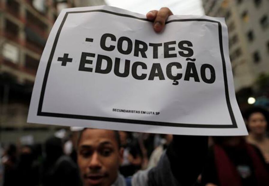 Estudiantes encabezan primera gran protesta contra Bolsonaro