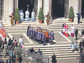 Adiós al papa Francisco: su último viaje junto a los marginales; asisten 400 mil personas