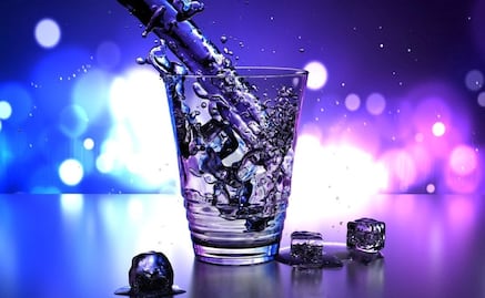 ¿Cómo preparar agua alcalina en casa?