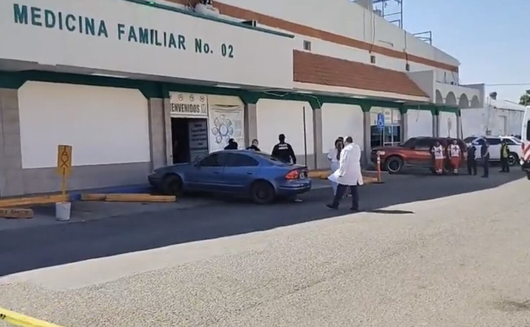 Se registró un corto circuito en un transformador de la CFE contiguo a la Unidad de Medicina Familiar Número 2, del IMSS en Hermosillo. Foto: especial