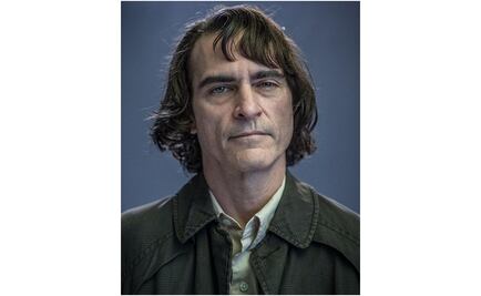 Joaquin Phoenix se muestra maquillado como "Joker"