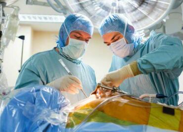 Implantan esternón fabricado con impresora 3D