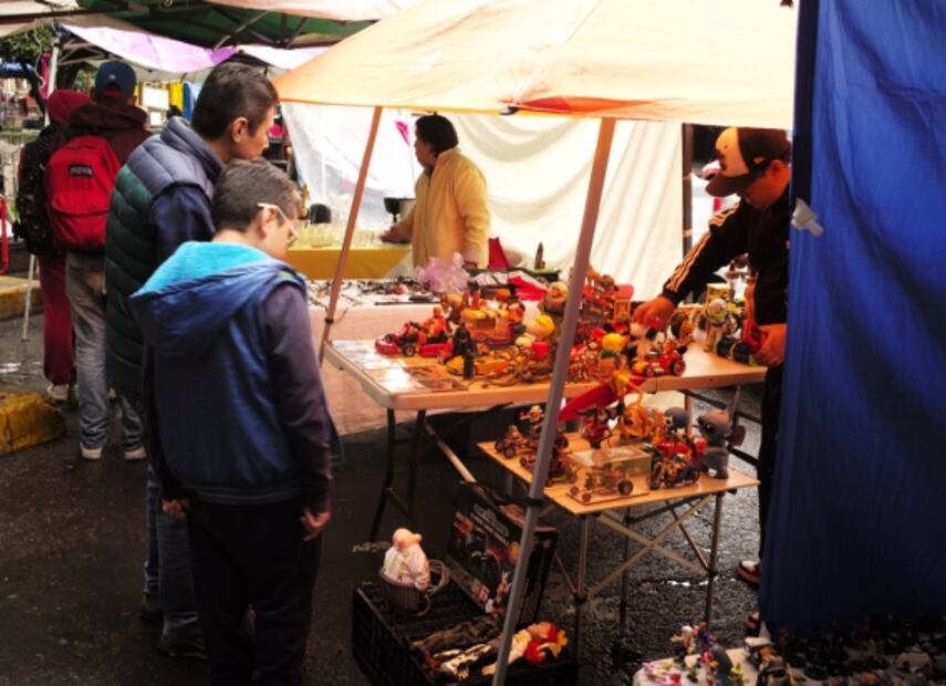 Tianguis (mercado de pulgas) Ignacio Chávez en Avenida Cuauhtémoc