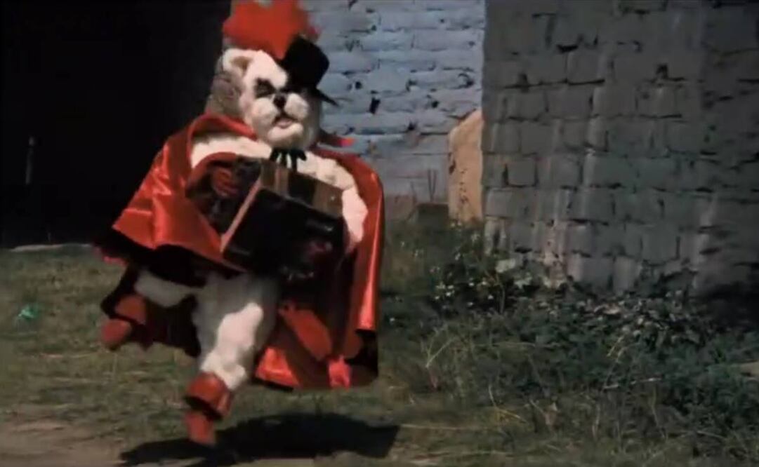 En 1961, existió una versión de este personaje muy diferente, se trataba de un gato blanco.