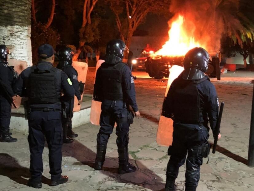 Rescatan a cinco de intento de linchamiento en Edomex