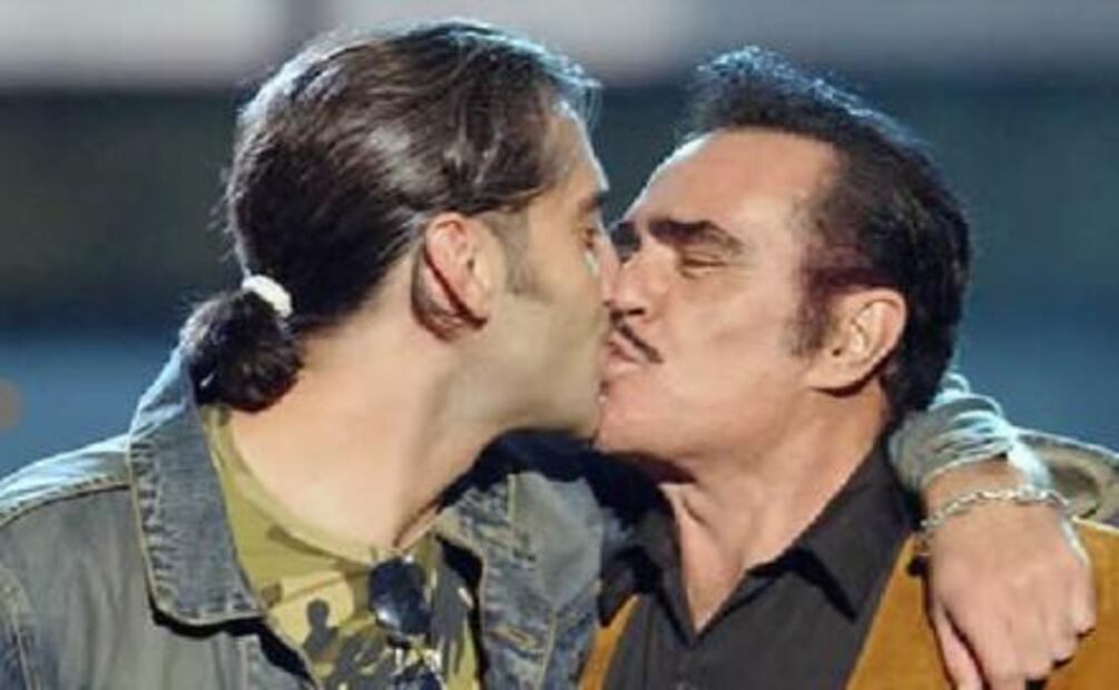 Benny Ibarra, John Travolta… besos entre famosos que causaron revuelo