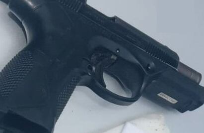 Automovilista saca un arma para amenazar a limpiaparabrisas sobre Izazaga; ya está detenido 