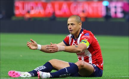 Chicharito Hernández tiene un esguince de tobillo y entrena por separado en Chivas