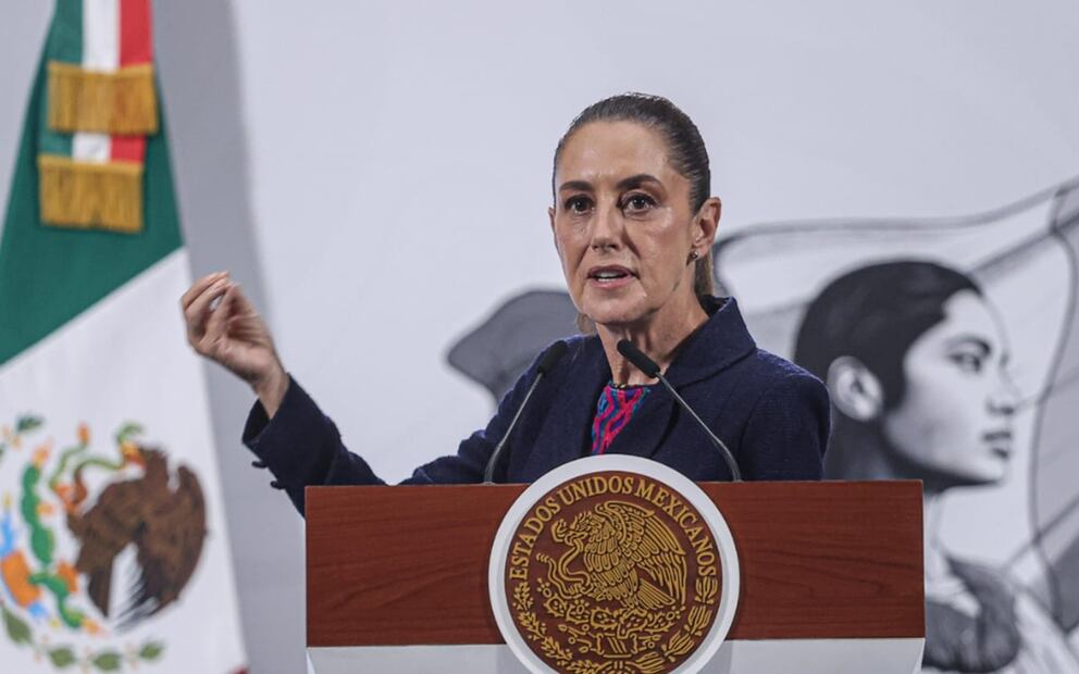 Ante el reclamo de empresas farmacéuticas del pago de adeudos por parte del gobierno federal que suman por lo menos 14 mil millones de pesos y ante la advertencia de inhabilitaciones a aquellas que incumplieron con la entrega de medicamentos, Sheinbaum Pardo advirtió que independientemente de estos adeudos, estas empresas deben de cumplir en tiempo y forma con las entregas de los fármacos. Foto: Gabriel Pano/EL UNIVERSAL
