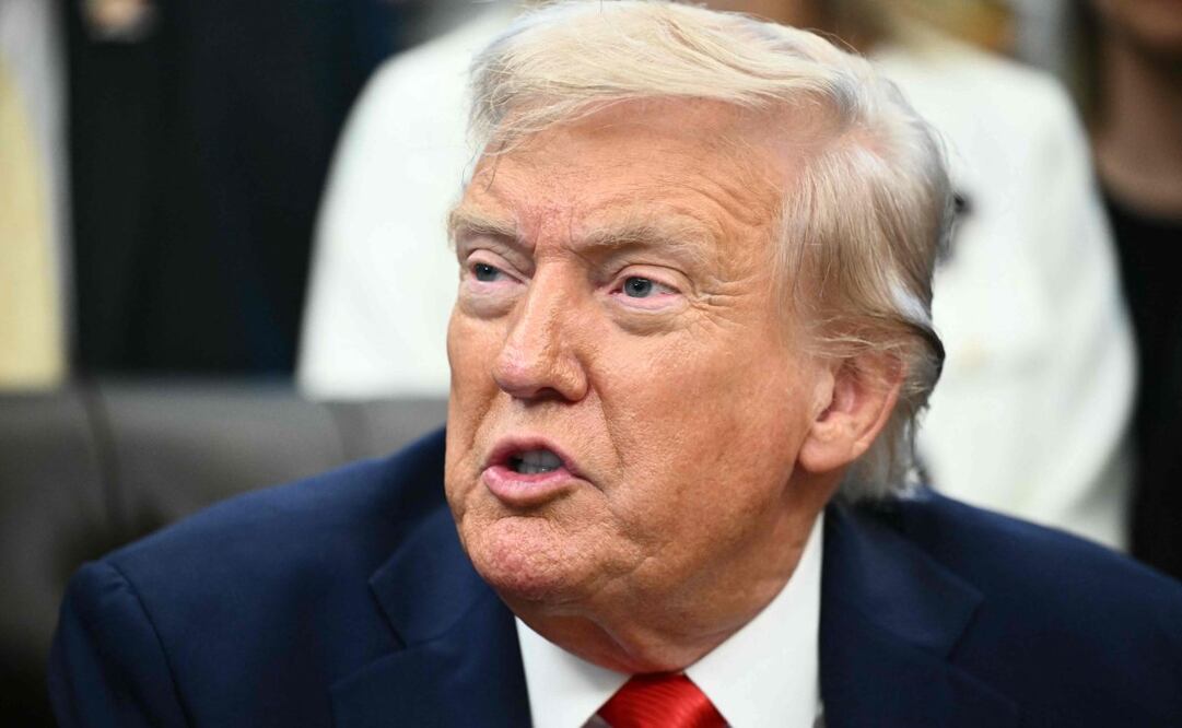 El presidente de Estados Unidos, Donald Trump, habla después de firmar una proclamación en honor al cuarto aniversario del ataque en Abbey Gate en la Oficina Oval de la Casa Blanca en Washington, DC, el 25 de agosto de 2025. Foto: AFP