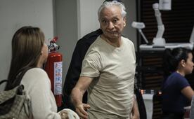 VIDEO: Así salió del penal el exdirector de Pemex, con bolsas de plástico