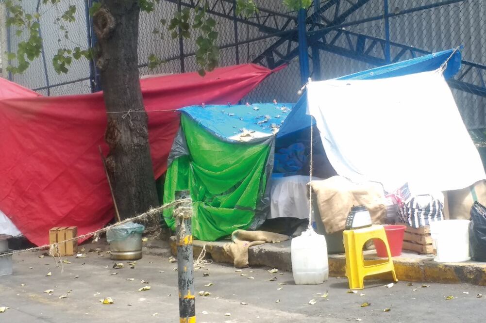 Ocupantes del edificio número 12 expresaron que no pagan renta y que ocuparon el inmueble porque ahí no vivía nadie. (PERLA MIRANDA. EL UNIVERSAL)