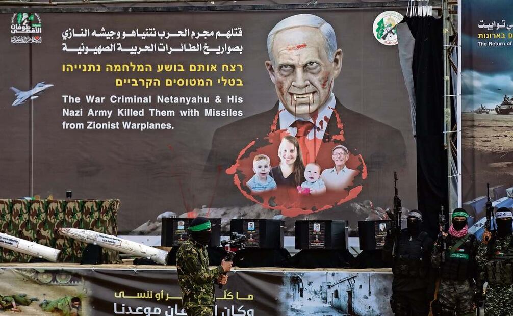 Los cuerpos de la familia Bibas fueron entregados por Hamas en ataúdes. (20/02/25) Foto: EFE