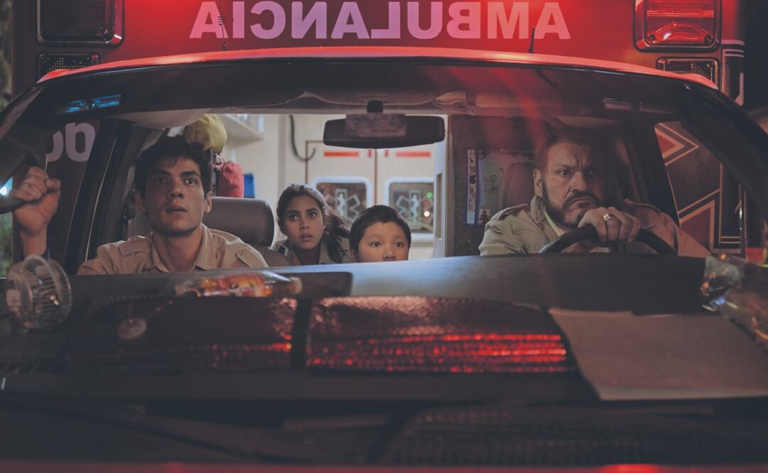 Joaquín (der) interpreta al patriarca de la familia. FOTOS: Apple TV+ Y ARCHIVO EL UNIVERSAL