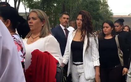 Mayer dice que “ahora sí, sólo para mujeres” en San Lázaro