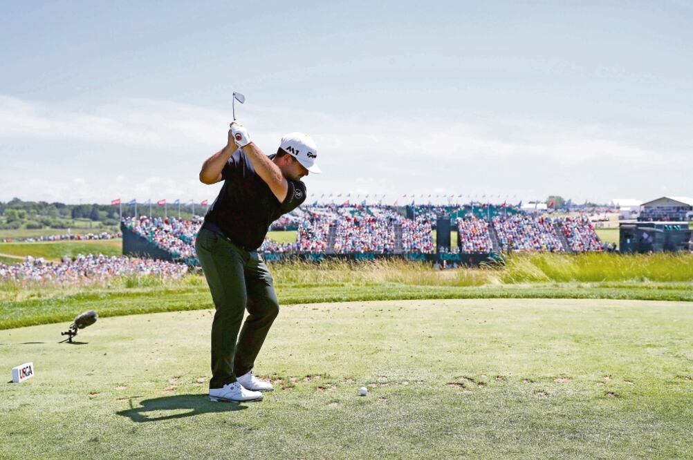Bobby cerró mal con un doble bogey en el hoyo 18 y quedó sin opciones. (GREGORY SHAMUS. AFP)