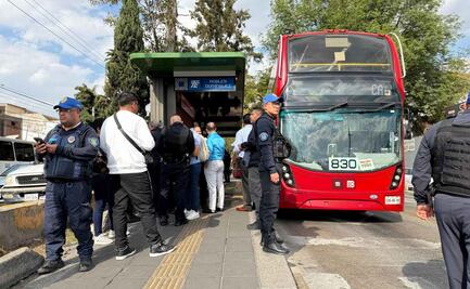 VIDEO Adulta mayor muere tras caer de escaleras del Metrobús de la Línea 7; estación Robles Domínguez se encuentra cerrada