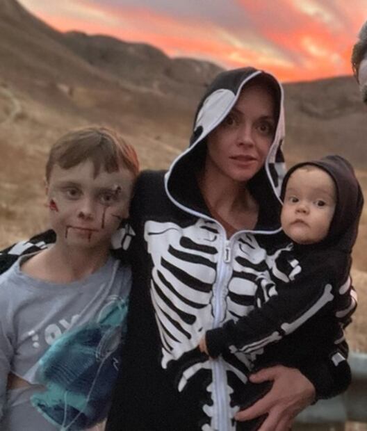 Así luce hoy Christina Ricci, actriz que interpretó a Merlina, a sus 43 años