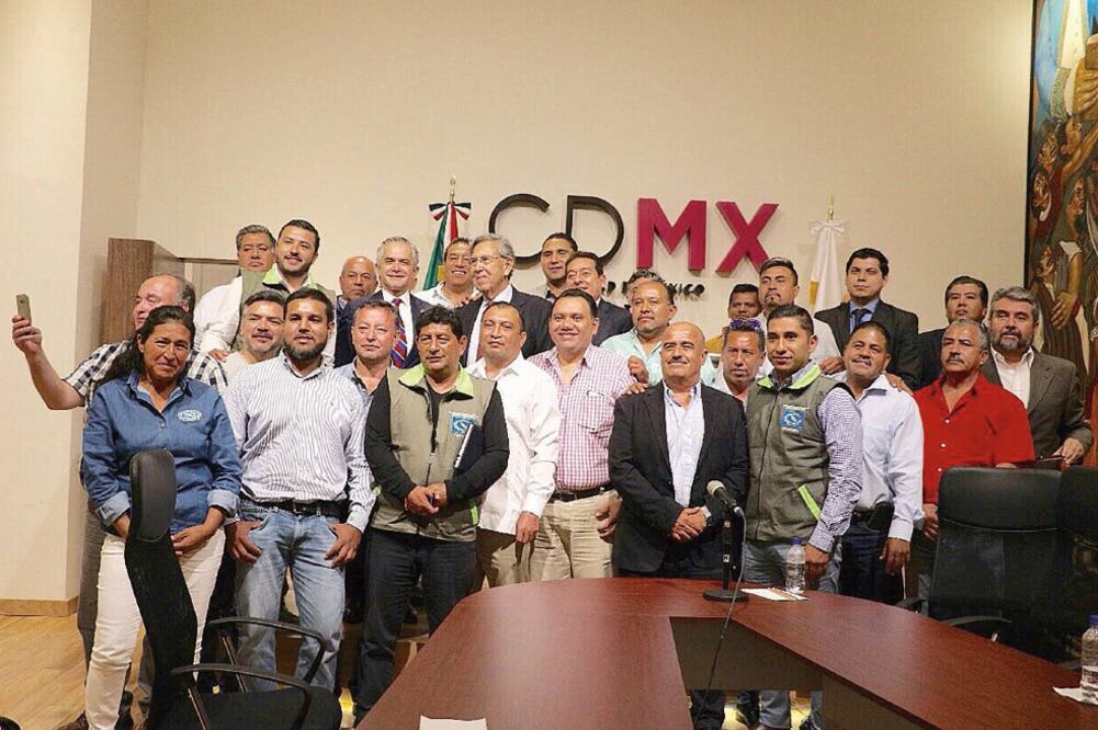 El mandatario local se comprometió a mejorar las condiciones laborales de los 400 mil empleados que trabajan en la Ciudad de México y zona conurbada. (GOBIERNO DE LA CDMX)