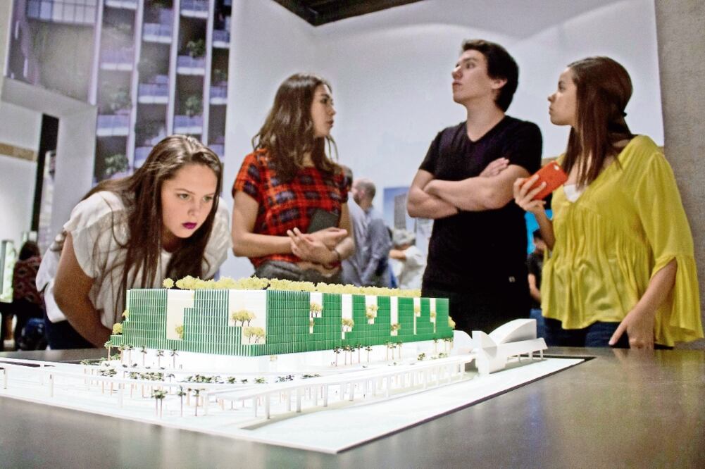 Está integrada por 16 maquetas que muestran la arquitectura de WOHA (CORTESÍA SECRETARIA DE CULTURA)