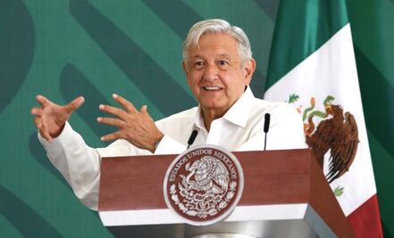 Pese a veda por consulta, AMLO presume apoyos del gobierno federal en Badiraguato