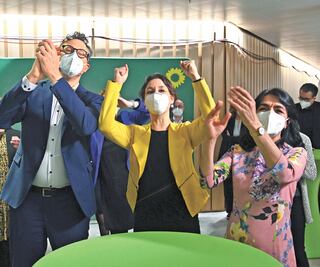 Partido de Merkel sufre duro revés en comicios