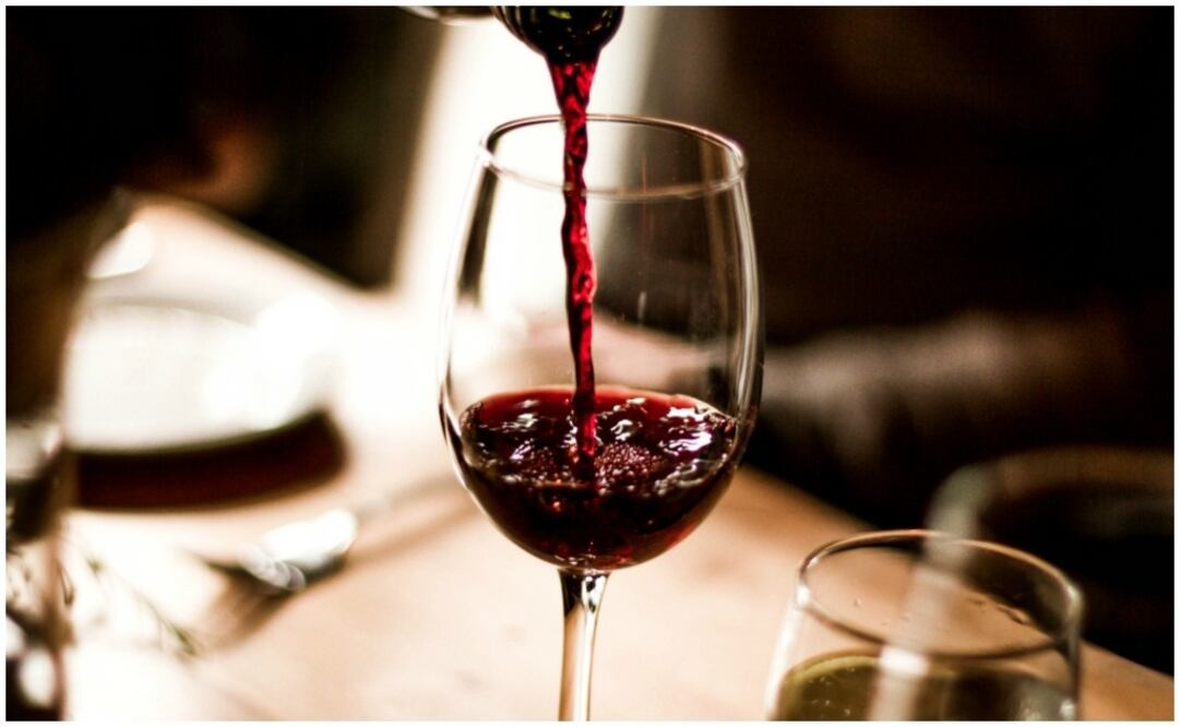 Vinos de todo el orbe son evaluados para seleccionar los mejores (Foto Istockphoto)