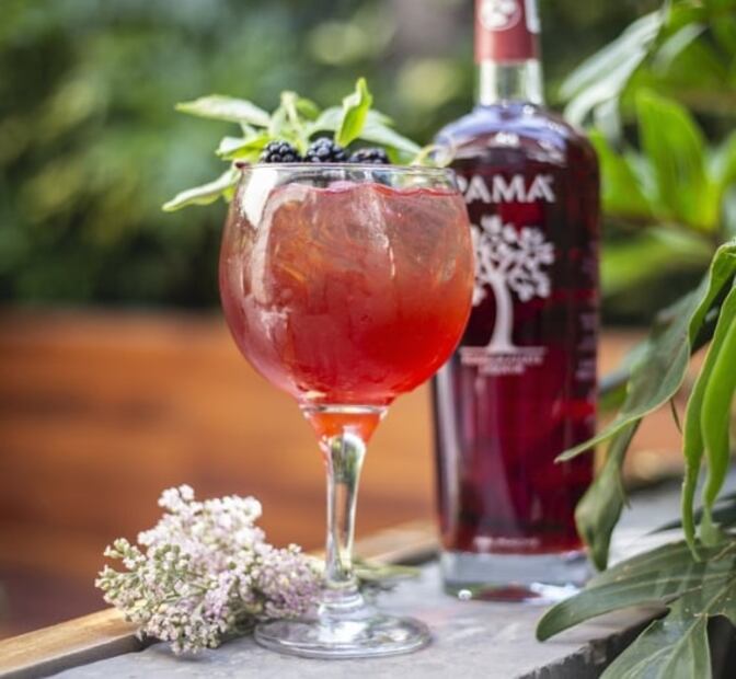 Cocteles con licor de granada para consentir a mamá