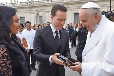 Llevan obsequios de artesanos al Papa 