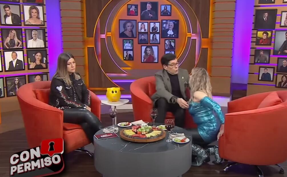 Shanik Berman se hinca frente a Pepillo Origel.