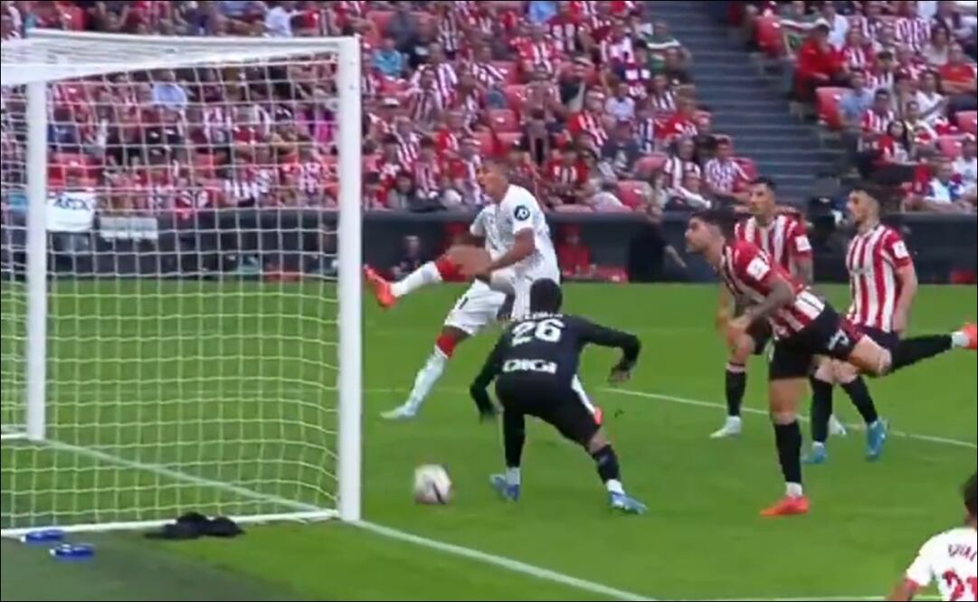 El mexicano Álex Padilla anota autogol y le quita el triunfo al Athletic de Bilbao frente al Sevilla - Foto: Captura de pantalla