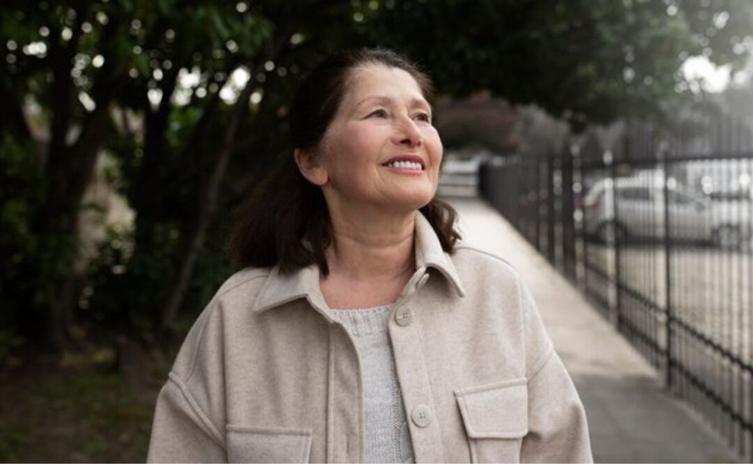 Caminar para cuidar el cerebro. Fuente: Freepik