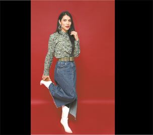 María León se permite ir del pole dance a la banda