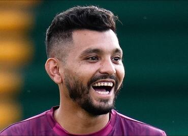 Tecatito Corona encabeza la lista de jugadores para abandonar Sevilla