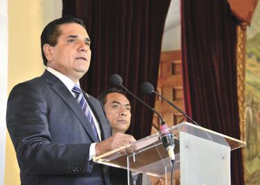 Silvano Aureoles Conejo, gobernador de Michoacán, se somete a cirugía de columna