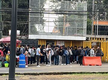 Grupo de encapuchados toman instalaciones de Prepa 5 de la UNAM; autoridades escolares entablan comunicación con estudiantes