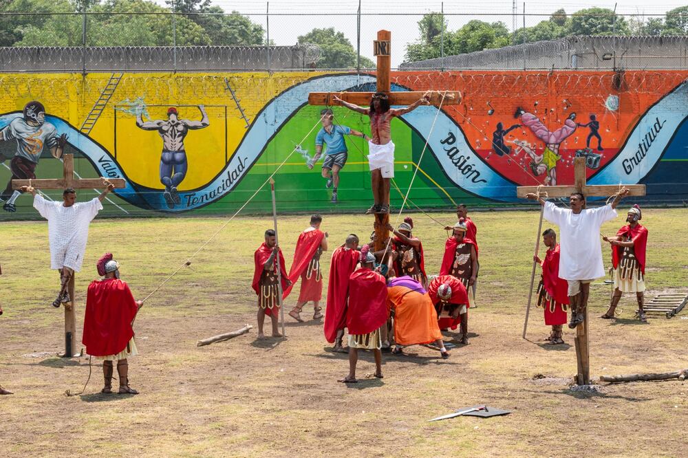 Realizan viacrucis en los Reclusorios de la CDMX. (FOTO: Abril Angulo/ El Universal)