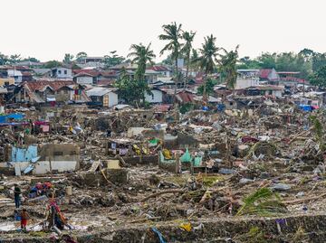 Tifón "Kalmaegi" azota Vietnam tras dejar 204 muertos en Filipinas, que ya se prepara para supertifón "Fung-wong"