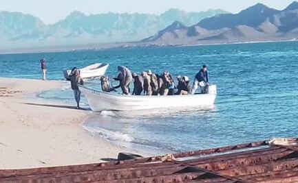 Rescatan con vida a siete pescadores seris extraviados en la Isla del Tiburón