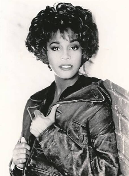 Whitney Houston: El coctel que apagó su voz