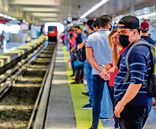 ¿Cómo evitan suicidios en el Metro? Paran 500 intentos